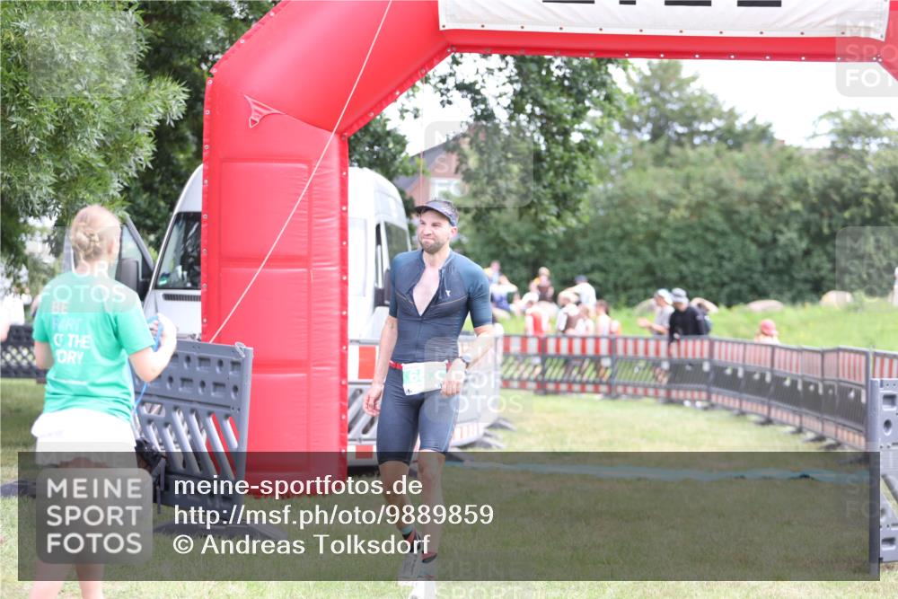 21.06.2026 - 29. Vierlanden-Triathlon Andreas Tolksdorf http://msf.ph/oto/9889859 21.06.2026 12:49:11 Ziel 175, 663, 920, 175, 663, 920 meine-sportfotos.de
