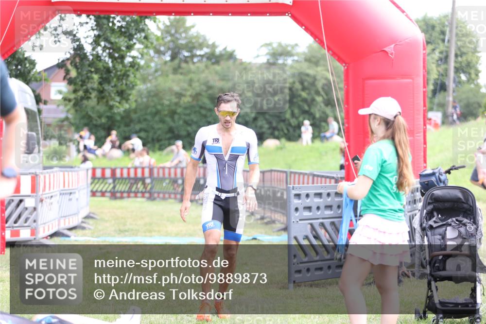 21.06.2026 - 29. Vierlanden-Triathlon Andreas Tolksdorf http://msf.ph/oto/9889873 21.06.2026 12:49:20 Ziel 79, 175, 920, 79, 175, 920 meine-sportfotos.de