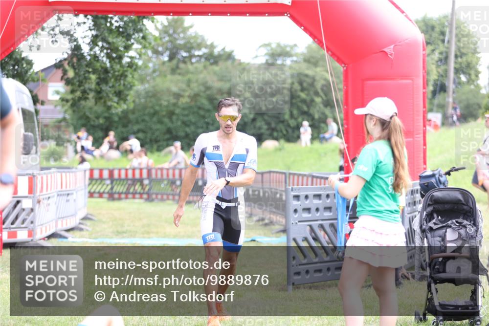 21.06.2026 - 29. Vierlanden-Triathlon Andreas Tolksdorf http://msf.ph/oto/9889876 21.06.2026 12:49:20 Ziel 79, 175, 920, 79, 175, 920 meine-sportfotos.de