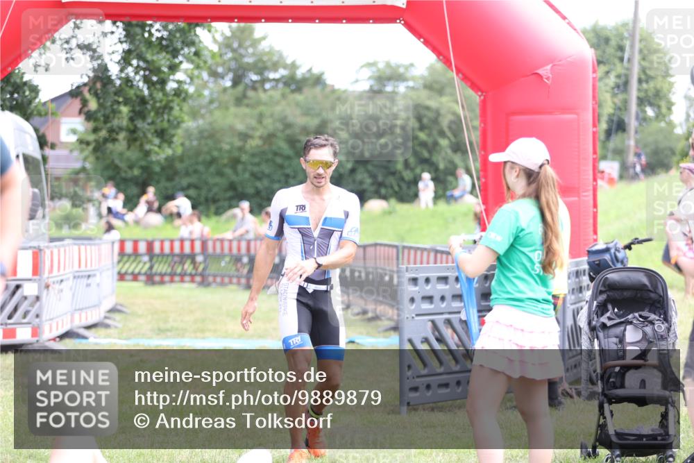21.06.2026 - 29. Vierlanden-Triathlon Andreas Tolksdorf http://msf.ph/oto/9889879 21.06.2026 12:49:20 Ziel 79, 175, 920, 79, 175, 920 meine-sportfotos.de