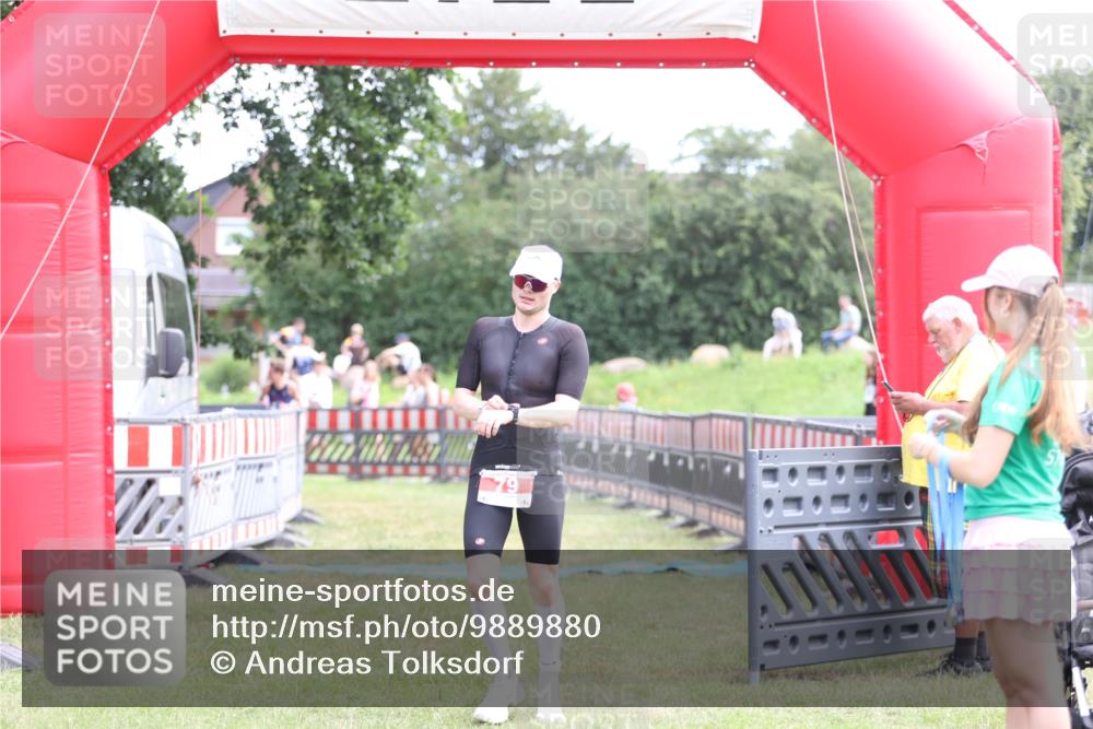 21.06.2026 - 29. Vierlanden-Triathlon Andreas Tolksdorf http://msf.ph/oto/9889880 21.06.2026 12:49:29 Ziel 79, 966, 79, 966 meine-sportfotos.de