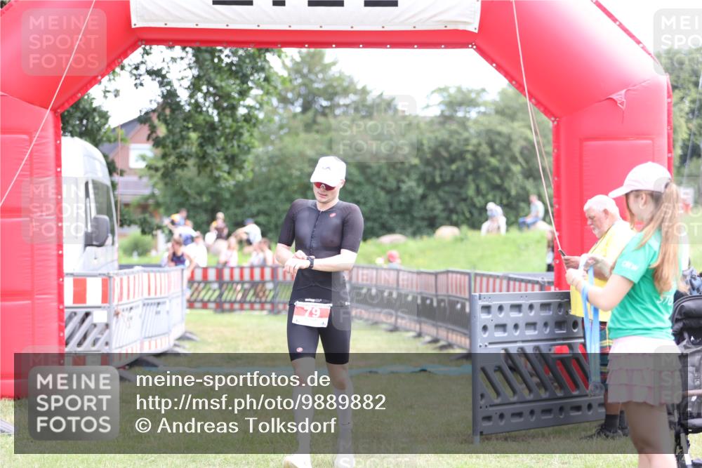 21.06.2026 - 29. Vierlanden-Triathlon Andreas Tolksdorf http://msf.ph/oto/9889882 21.06.2026 12:49:29 Ziel 79, 966, 79, 966 meine-sportfotos.de