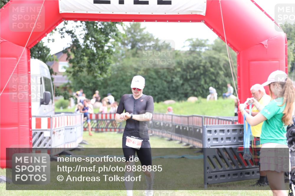21.06.2026 - 29. Vierlanden-Triathlon Andreas Tolksdorf http://msf.ph/oto/9889885 21.06.2026 12:49:29 Ziel 79, 966, 79, 966 meine-sportfotos.de