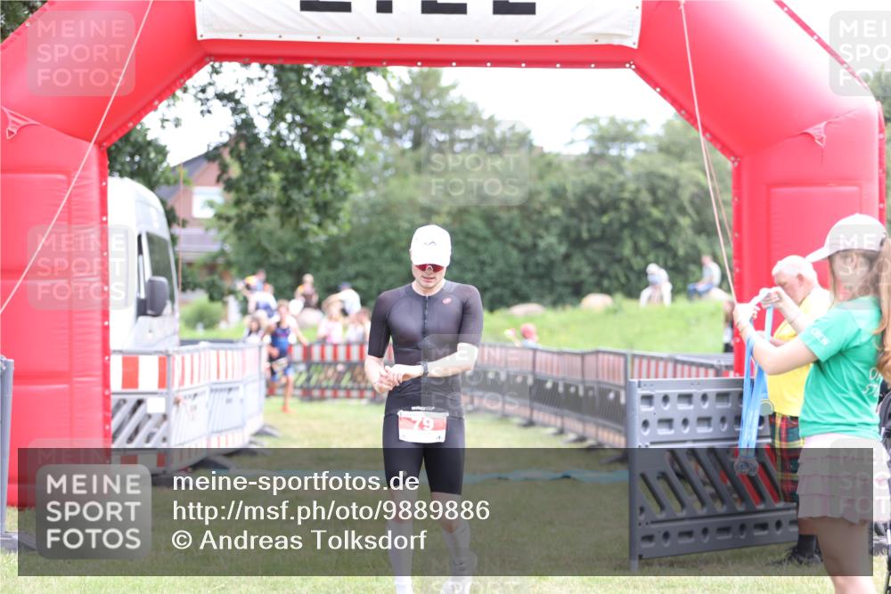 21.06.2026 - 29. Vierlanden-Triathlon Andreas Tolksdorf http://msf.ph/oto/9889886 21.06.2026 12:49:29 Ziel 79, 966, 79, 966 meine-sportfotos.de