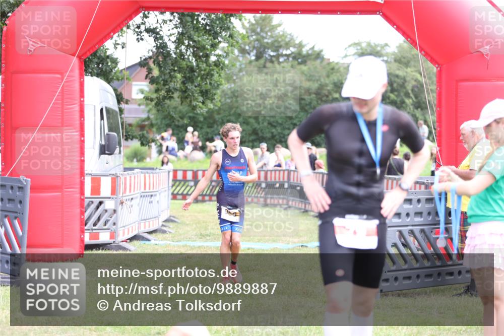 21.06.2026 - 29. Vierlanden-Triathlon Andreas Tolksdorf http://msf.ph/oto/9889887 21.06.2026 12:49:35 Ziel 966, 966 meine-sportfotos.de