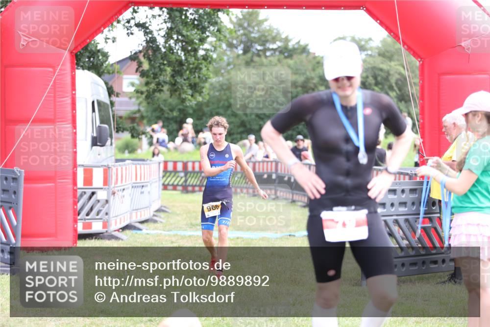 21.06.2026 - 29. Vierlanden-Triathlon Andreas Tolksdorf http://msf.ph/oto/9889892 21.06.2026 12:49:35 Ziel 966, 966 meine-sportfotos.de