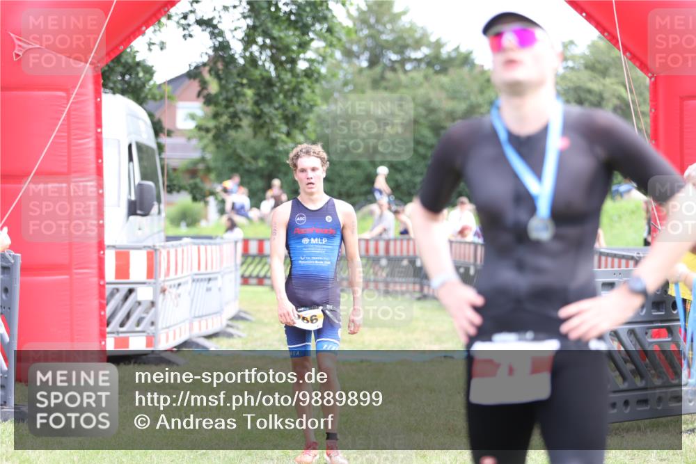 21.06.2026 - 29. Vierlanden-Triathlon Andreas Tolksdorf http://msf.ph/oto/9889899 21.06.2026 12:49:37 Ziel 966, 966 meine-sportfotos.de