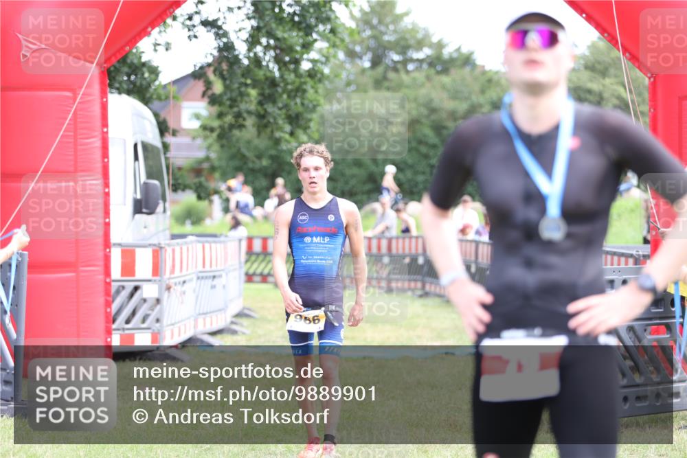 21.06.2026 - 29. Vierlanden-Triathlon Andreas Tolksdorf http://msf.ph/oto/9889901 21.06.2026 12:49:37 Ziel 966, 966 meine-sportfotos.de