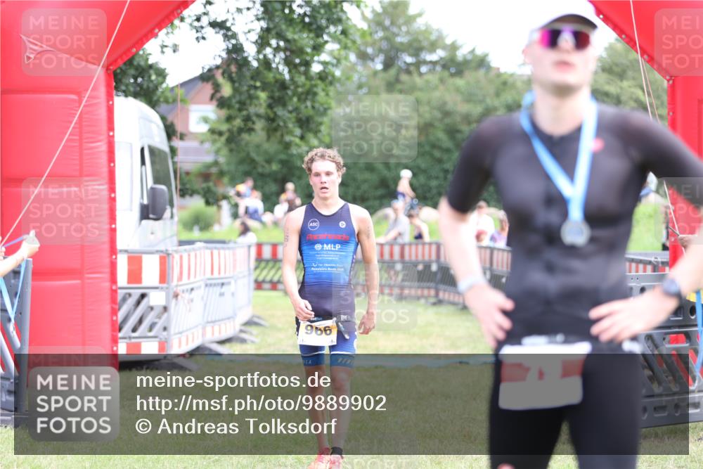 21.06.2026 - 29. Vierlanden-Triathlon Andreas Tolksdorf http://msf.ph/oto/9889902 21.06.2026 12:49:37 Ziel 966, 966 meine-sportfotos.de