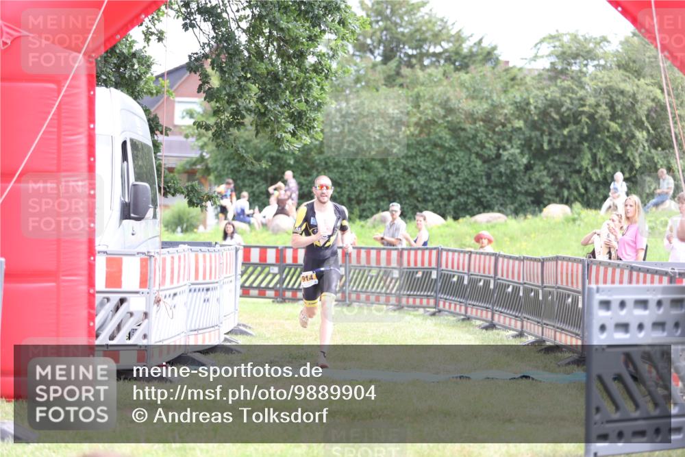 21.06.2026 - 29. Vierlanden-Triathlon Andreas Tolksdorf http://msf.ph/oto/9889904 21.06.2026 12:49:53 Ziel 914, 914 meine-sportfotos.de