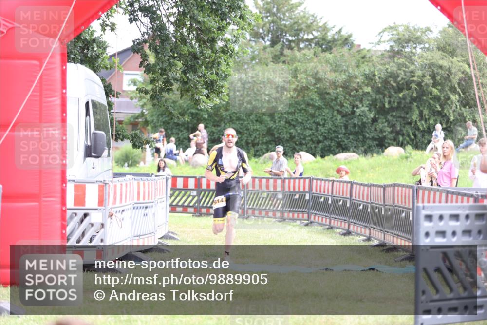 21.06.2026 - 29. Vierlanden-Triathlon Andreas Tolksdorf http://msf.ph/oto/9889905 21.06.2026 12:49:53 Ziel 914, 914 meine-sportfotos.de