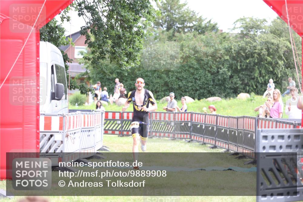 21.06.2026 - 29. Vierlanden-Triathlon Andreas Tolksdorf http://msf.ph/oto/9889908 21.06.2026 12:49:53 Ziel 914, 914 meine-sportfotos.de