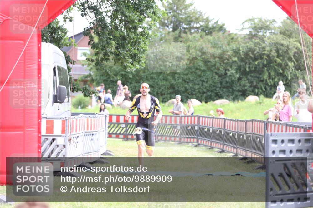 21.06.2026 - 29. Vierlanden-Triathlon Andreas Tolksdorf http://msf.ph/oto/9889909 21.06.2026 12:49:53 Ziel 914, 914 meine-sportfotos.de