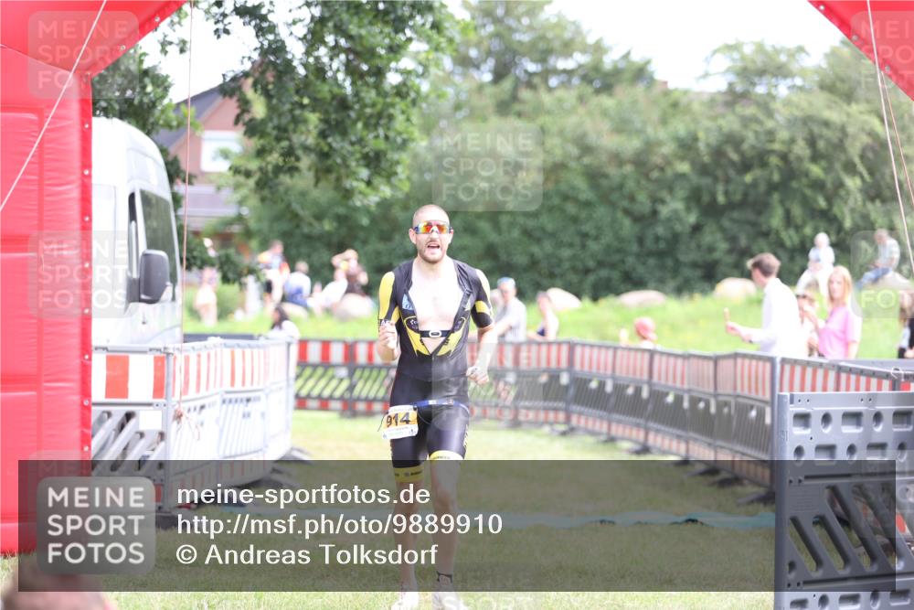 21.06.2026 - 29. Vierlanden-Triathlon Andreas Tolksdorf http://msf.ph/oto/9889910 21.06.2026 12:49:55 Ziel 914, 914 meine-sportfotos.de
