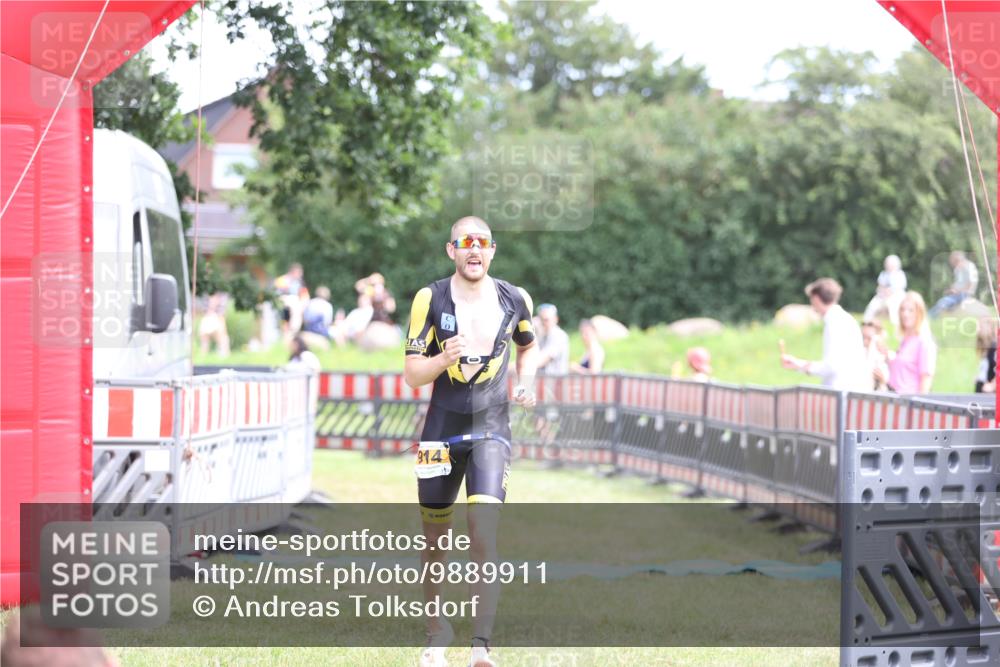 21.06.2026 - 29. Vierlanden-Triathlon Andreas Tolksdorf http://msf.ph/oto/9889911 21.06.2026 12:49:55 Ziel 914, 914 meine-sportfotos.de