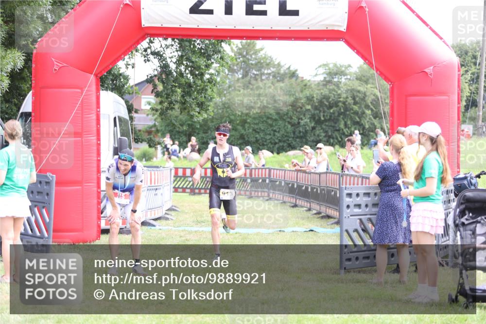 21.06.2026 - 29. Vierlanden-Triathlon Andreas Tolksdorf http://msf.ph/oto/9889921 21.06.2026 12:50:35 Ziel 84, 122, 913, 942, 955, 84, 122, 913, 942, 955 meine-sportfotos.de