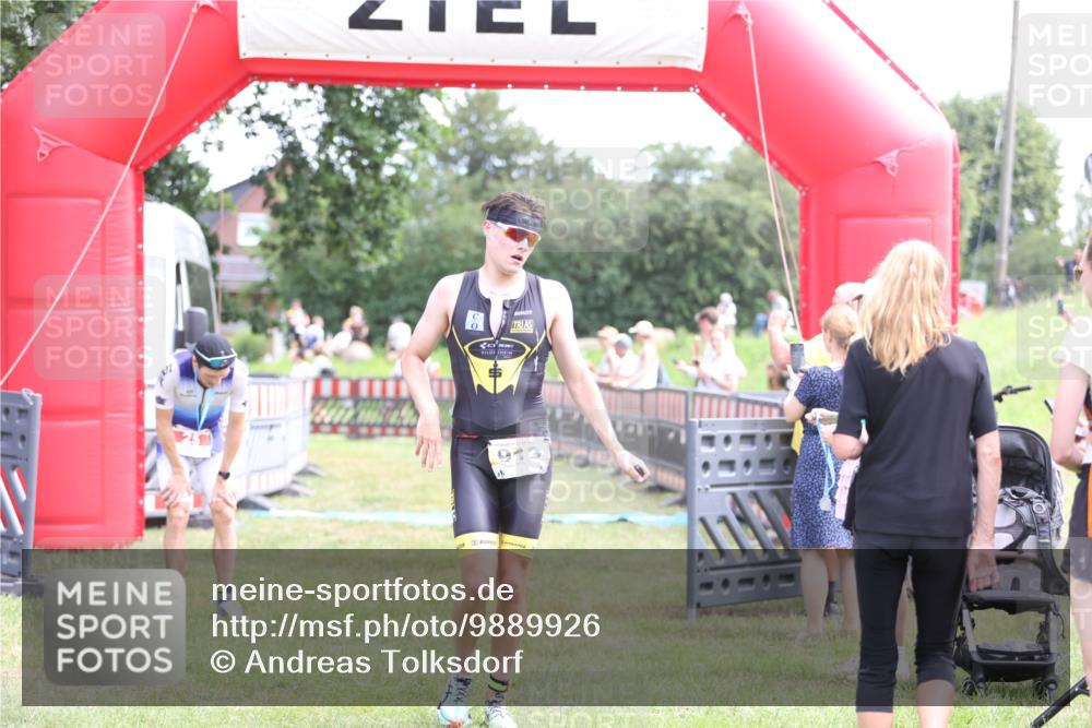 21.06.2026 - 29. Vierlanden-Triathlon Andreas Tolksdorf http://msf.ph/oto/9889926 21.06.2026 12:50:37 Ziel 84, 122, 910, 913, 942, 943, 955, 84, 122, 910, 913, 942, 943, 955 meine-sportfotos.de
