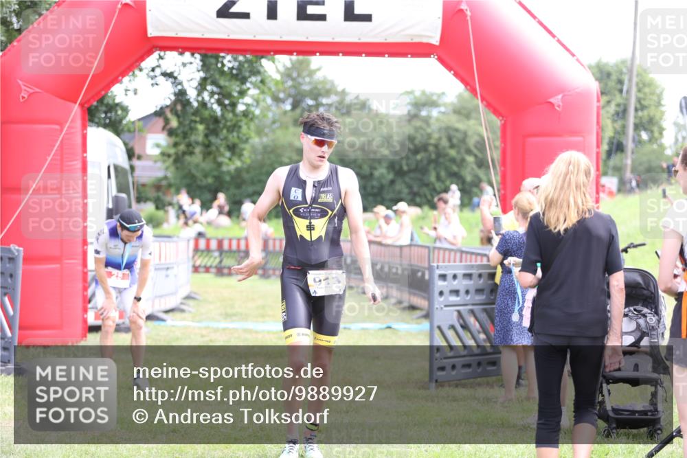21.06.2026 - 29. Vierlanden-Triathlon Andreas Tolksdorf http://msf.ph/oto/9889927 21.06.2026 12:50:37 Ziel 84, 122, 910, 913, 942, 943, 955, 84, 122, 910, 913, 942, 943, 955 meine-sportfotos.de