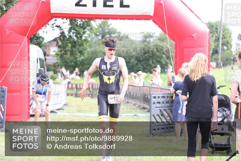 21.06.2026 - 29. Vierlanden-Triathlon Andreas Tolksdorf http://msf.ph/oto/9889928 21.06.2026 12:50:37 Ziel 84, 122, 910, 913, 942, 943, 955, 84, 122, 910, 913, 942, 943, 955 meine-sportfotos.de