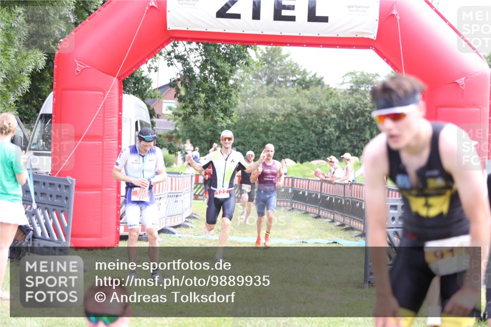 21.06.2026 - 29. Vierlanden-Triathlon Andreas Tolksdorf http://msf.ph/oto/9889935 21.06.2026 12:50:43 Ziel 84, 122, 910, 924, 942, 943, 955, 975, 84, 122, 910, 924, 942, 943, 955, 975 meine-sportfotos.de