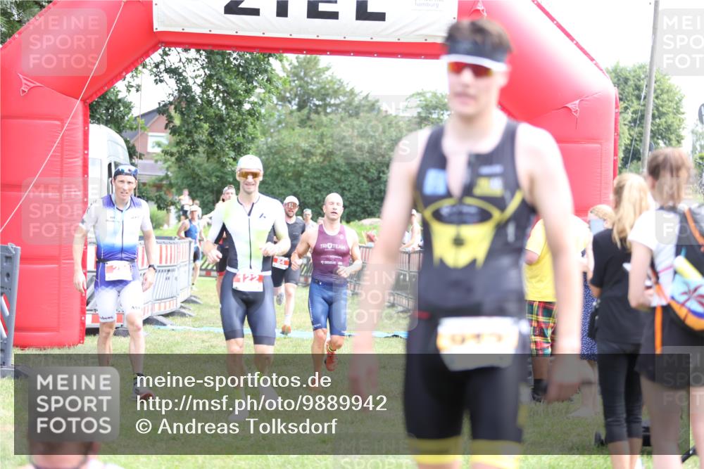 21.06.2026 - 29. Vierlanden-Triathlon Andreas Tolksdorf http://msf.ph/oto/9889942 21.06.2026 12:50:44 Ziel 84, 122, 910, 924, 942, 943, 955, 975, 84, 122, 910, 924, 942, 943, 955, 975 meine-sportfotos.de