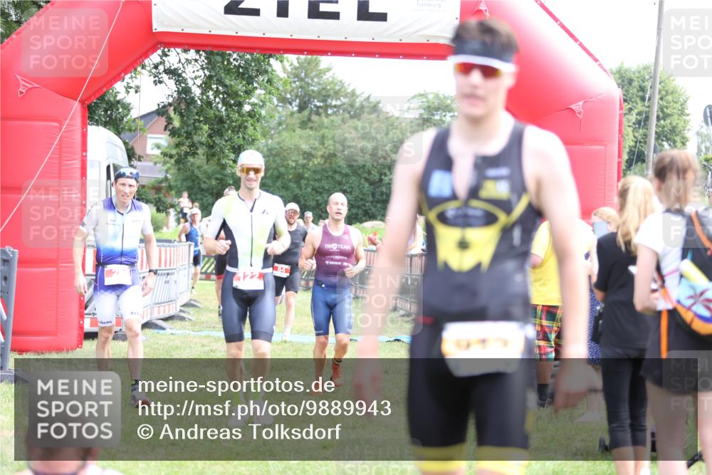 21.06.2026 - 29. Vierlanden-Triathlon Andreas Tolksdorf http://msf.ph/oto/9889943 21.06.2026 12:50:44 Ziel 84, 122, 910, 924, 942, 943, 955, 975, 84, 122, 910, 924, 942, 943, 955, 975 meine-sportfotos.de