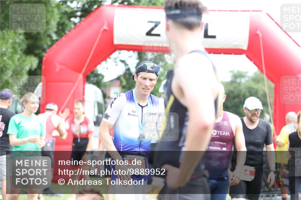 21.06.2026 - 29. Vierlanden-Triathlon Andreas Tolksdorf http://msf.ph/oto/9889952 21.06.2026 12:50:53 Ziel 145, 910, 924, 975, 145, 910, 924, 975 meine-sportfotos.de