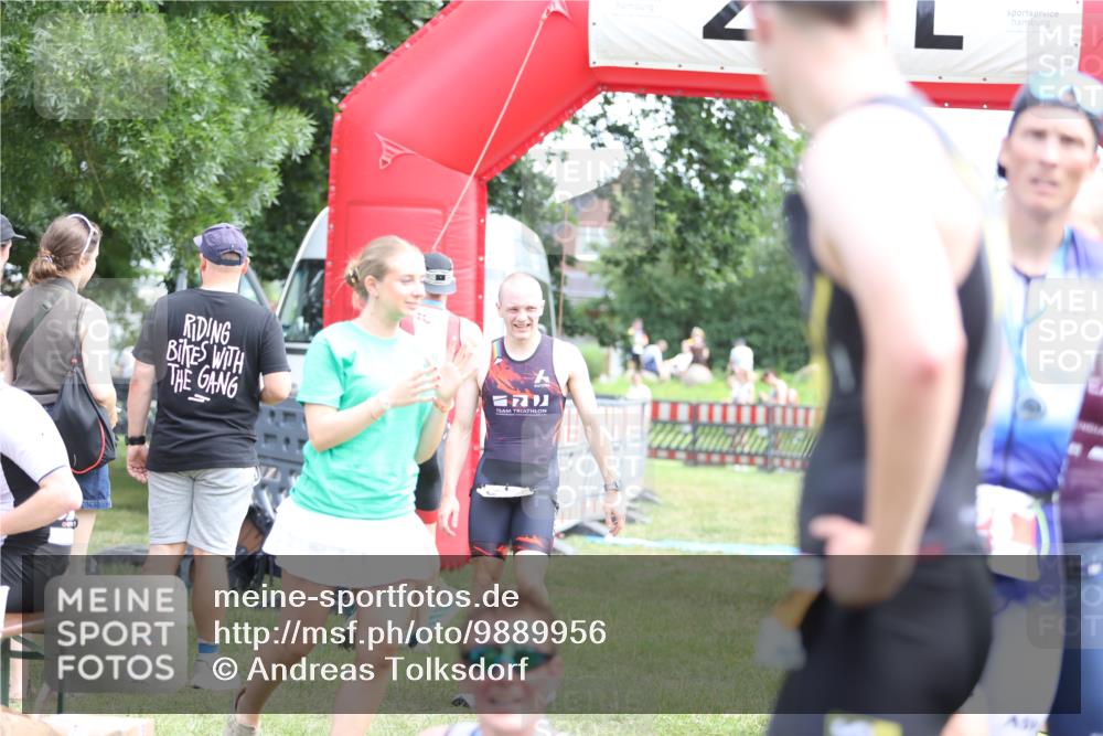 21.06.2026 - 29. Vierlanden-Triathlon Andreas Tolksdorf http://msf.ph/oto/9889956 21.06.2026 12:50:55 Ziel 145, 924, 975, 145, 924, 975 meine-sportfotos.de