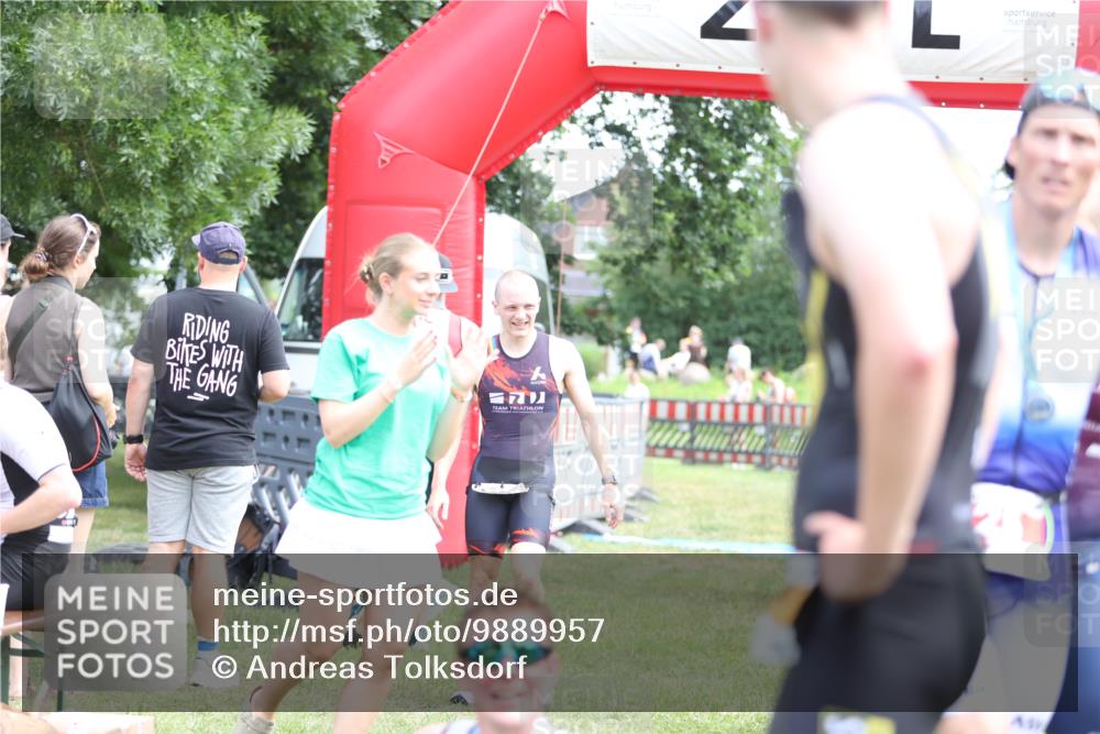 21.06.2026 - 29. Vierlanden-Triathlon Andreas Tolksdorf http://msf.ph/oto/9889957 21.06.2026 12:50:55 Ziel 145, 924, 975, 145, 924, 975 meine-sportfotos.de