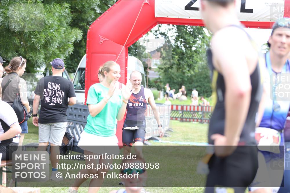 21.06.2026 - 29. Vierlanden-Triathlon Andreas Tolksdorf http://msf.ph/oto/9889958 21.06.2026 12:50:55 Ziel 145, 924, 975, 145, 924, 975 meine-sportfotos.de