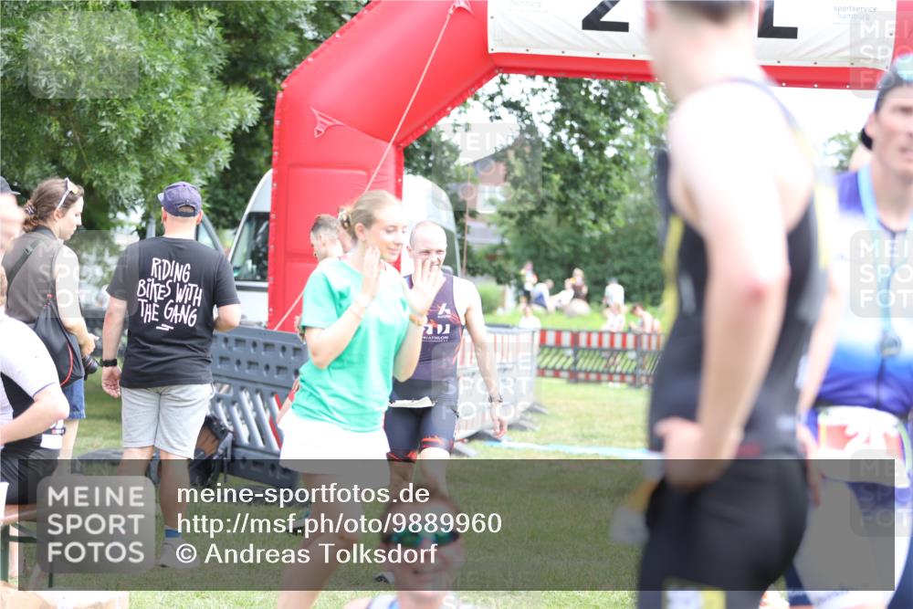 21.06.2026 - 29. Vierlanden-Triathlon Andreas Tolksdorf http://msf.ph/oto/9889960 21.06.2026 12:50:55 Ziel 145, 924, 975, 145, 924, 975 meine-sportfotos.de