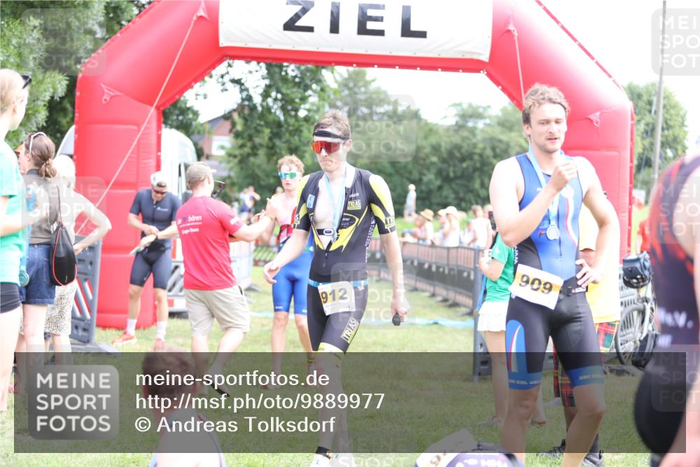 21.06.2026 - 29. Vierlanden-Triathlon Andreas Tolksdorf http://msf.ph/oto/9889977 21.06.2026 12:51:29 Ziel 661, 918, 661, 918 meine-sportfotos.de