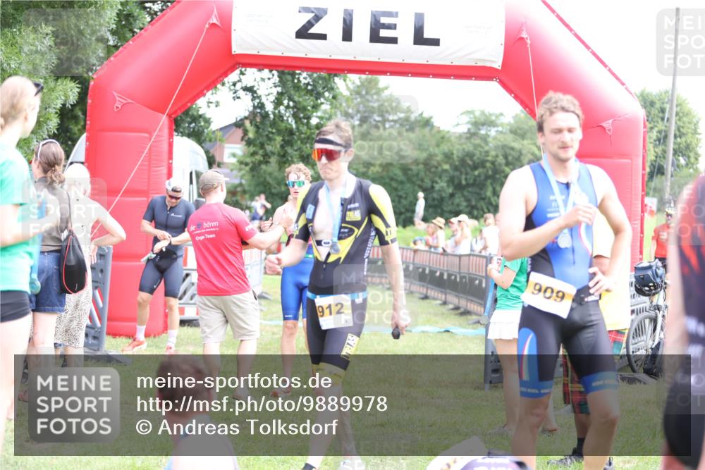 21.06.2026 - 29. Vierlanden-Triathlon Andreas Tolksdorf http://msf.ph/oto/9889978 21.06.2026 12:51:29 Ziel 661, 918, 661, 918 meine-sportfotos.de