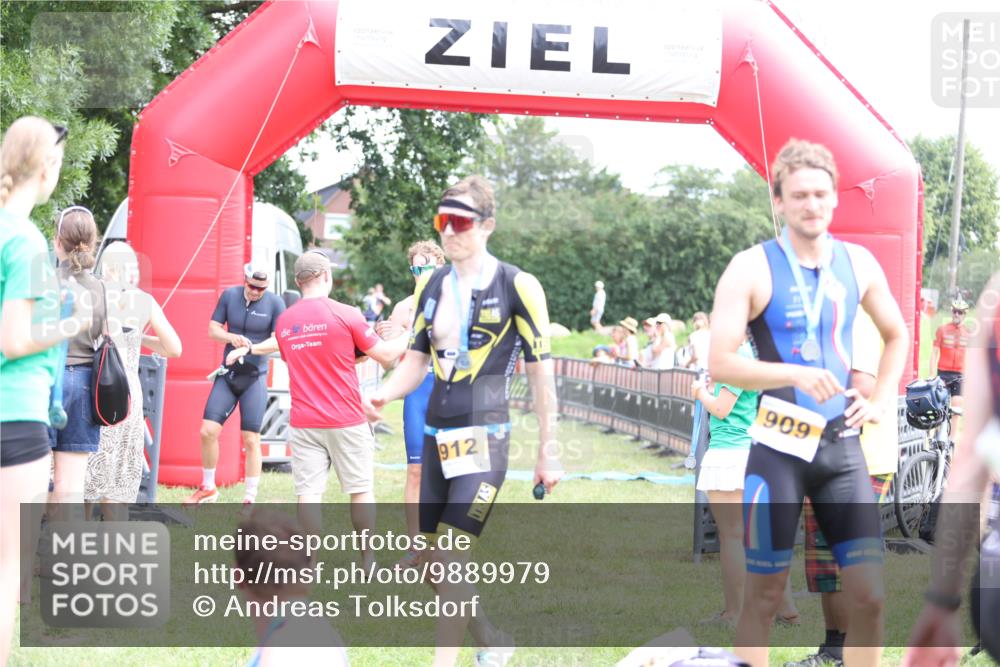 21.06.2026 - 29. Vierlanden-Triathlon Andreas Tolksdorf http://msf.ph/oto/9889979 21.06.2026 12:51:29 Ziel 661, 918, 661, 918 meine-sportfotos.de