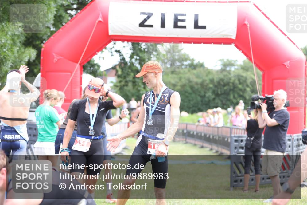 21.06.2026 - 29. Vierlanden-Triathlon Andreas Tolksdorf http://msf.ph/oto/9889983 21.06.2026 12:51:40 Ziel 665, 918, 946, 665, 918, 946 meine-sportfotos.de