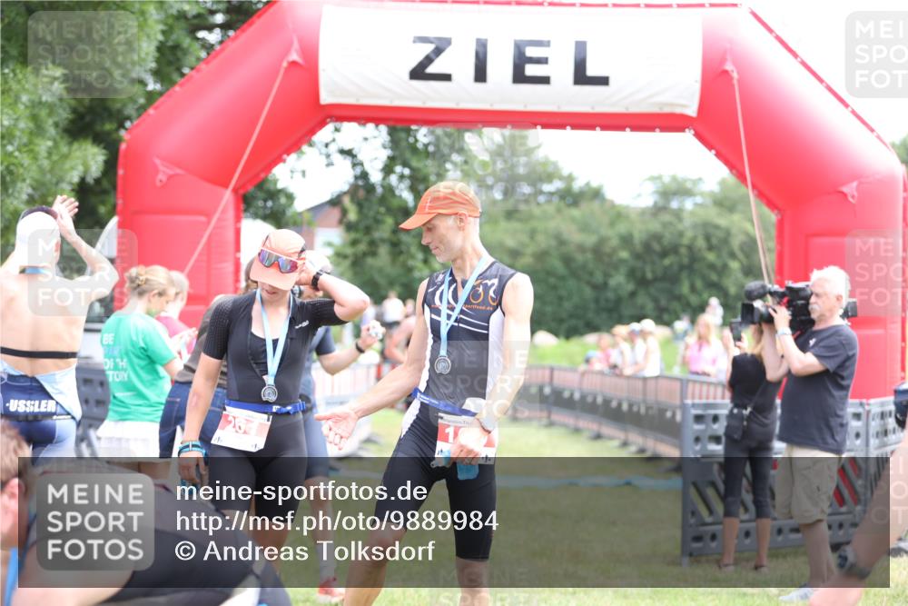 21.06.2026 - 29. Vierlanden-Triathlon Andreas Tolksdorf http://msf.ph/oto/9889984 21.06.2026 12:51:40 Ziel 665, 918, 946, 665, 918, 946 meine-sportfotos.de