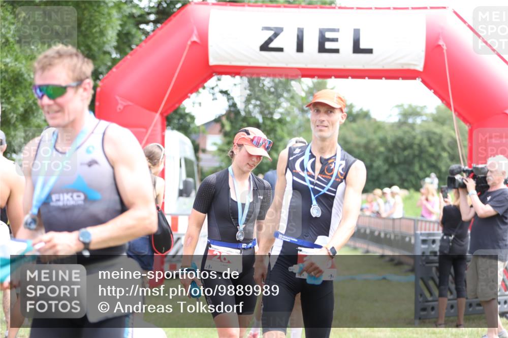 21.06.2026 - 29. Vierlanden-Triathlon Andreas Tolksdorf http://msf.ph/oto/9889989 21.06.2026 12:51:41 Ziel 665, 918, 921, 946, 665, 918, 921, 946 meine-sportfotos.de