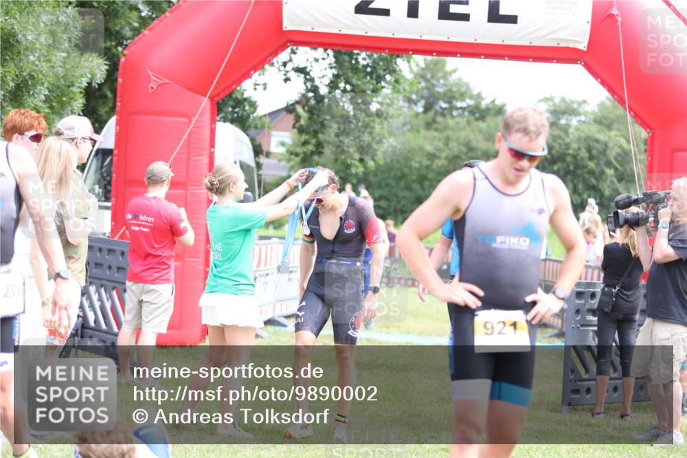 21.06.2026 - 29. Vierlanden-Triathlon Andreas Tolksdorf http://msf.ph/oto/9890002 21.06.2026 12:52:03 Ziel 677, 923, 954, 959, 981, 677, 923, 954, 959, 981 meine-sportfotos.de