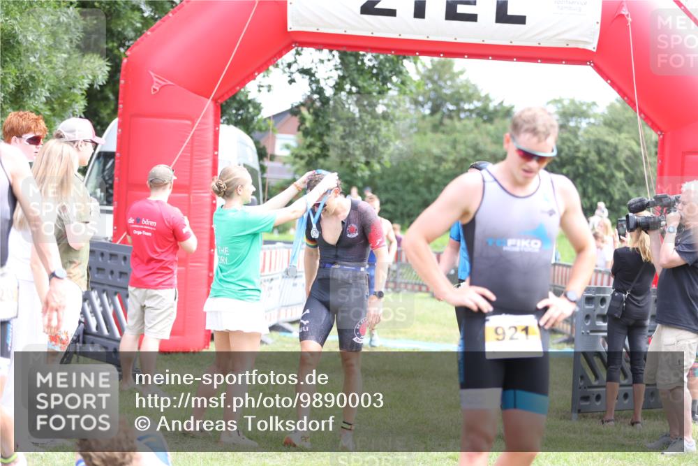 21.06.2026 - 29. Vierlanden-Triathlon Andreas Tolksdorf http://msf.ph/oto/9890003 21.06.2026 12:52:03 Ziel 677, 923, 954, 959, 981, 677, 923, 954, 959, 981 meine-sportfotos.de
