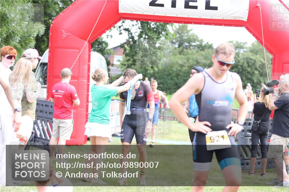 21.06.2026 - 29. Vierlanden-Triathlon Andreas Tolksdorf http://msf.ph/oto/9890007 21.06.2026 12:52:03 Ziel 677, 923, 954, 959, 981, 677, 923, 954, 959, 981 meine-sportfotos.de