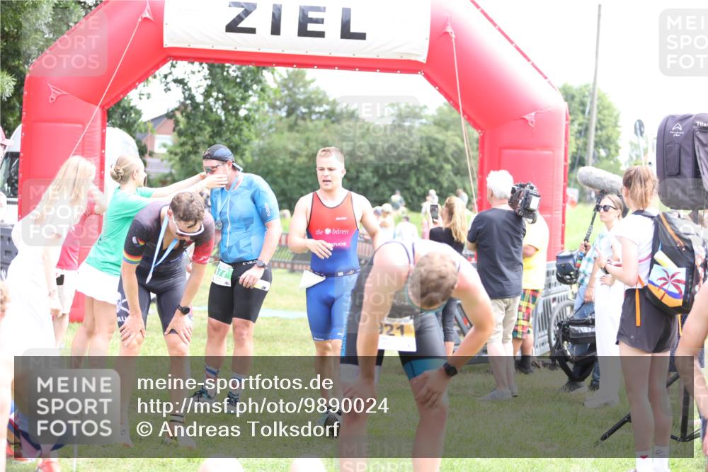 21.06.2026 - 29. Vierlanden-Triathlon Andreas Tolksdorf http://msf.ph/oto/9890024 21.06.2026 12:52:07 Ziel 923, 954, 959, 963, 981, 923, 954, 959, 963, 981 meine-sportfotos.de