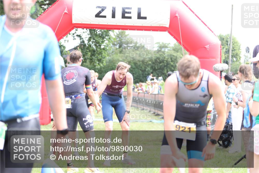 21.06.2026 - 29. Vierlanden-Triathlon Andreas Tolksdorf http://msf.ph/oto/9890030 21.06.2026 12:52:15 Ziel 917, 923, 950, 954, 963, 981, 917, 923, 950, 954, 963, 981 meine-sportfotos.de