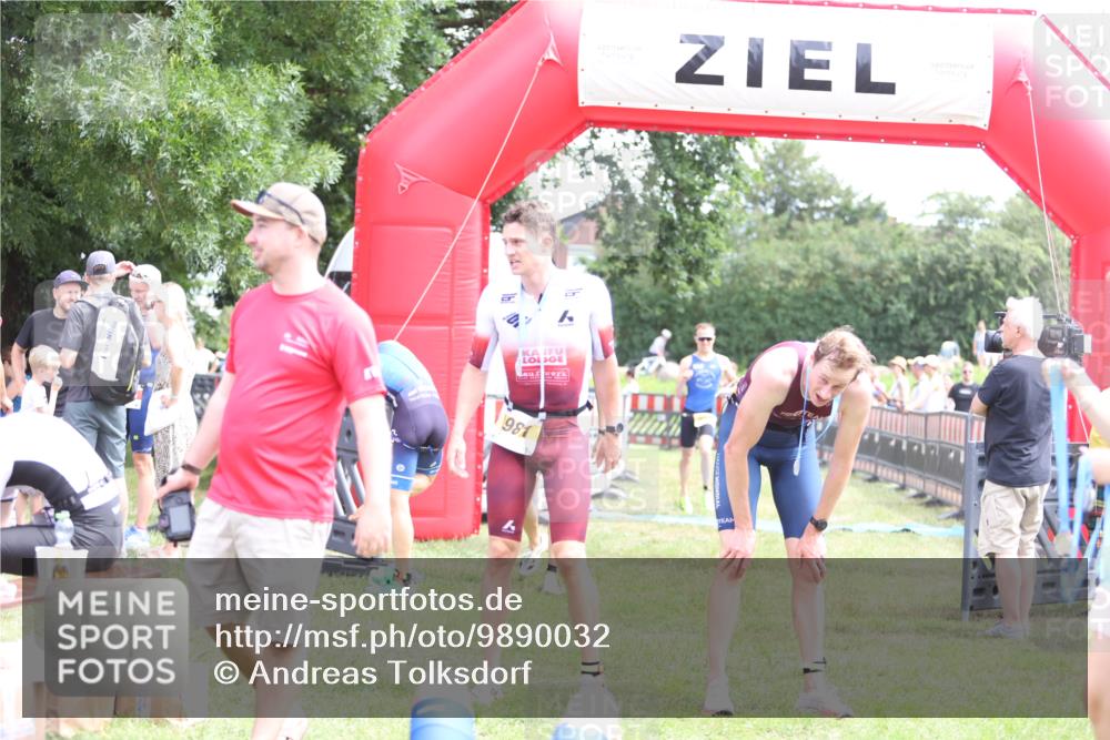 21.06.2026 - 29. Vierlanden-Triathlon Andreas Tolksdorf http://msf.ph/oto/9890032 21.06.2026 12:52:22 Ziel 917, 950, 917, 950 meine-sportfotos.de