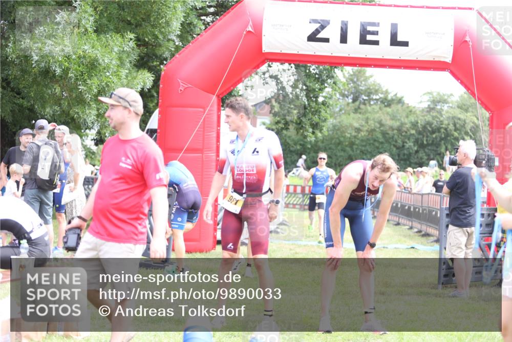 21.06.2026 - 29. Vierlanden-Triathlon Andreas Tolksdorf http://msf.ph/oto/9890033 21.06.2026 12:52:22 Ziel 917, 950, 917, 950 meine-sportfotos.de