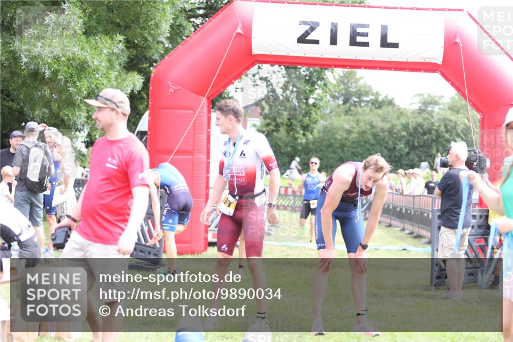 21.06.2026 - 29. Vierlanden-Triathlon Andreas Tolksdorf http://msf.ph/oto/9890034 21.06.2026 12:52:22 Ziel 917, 950, 917, 950 meine-sportfotos.de