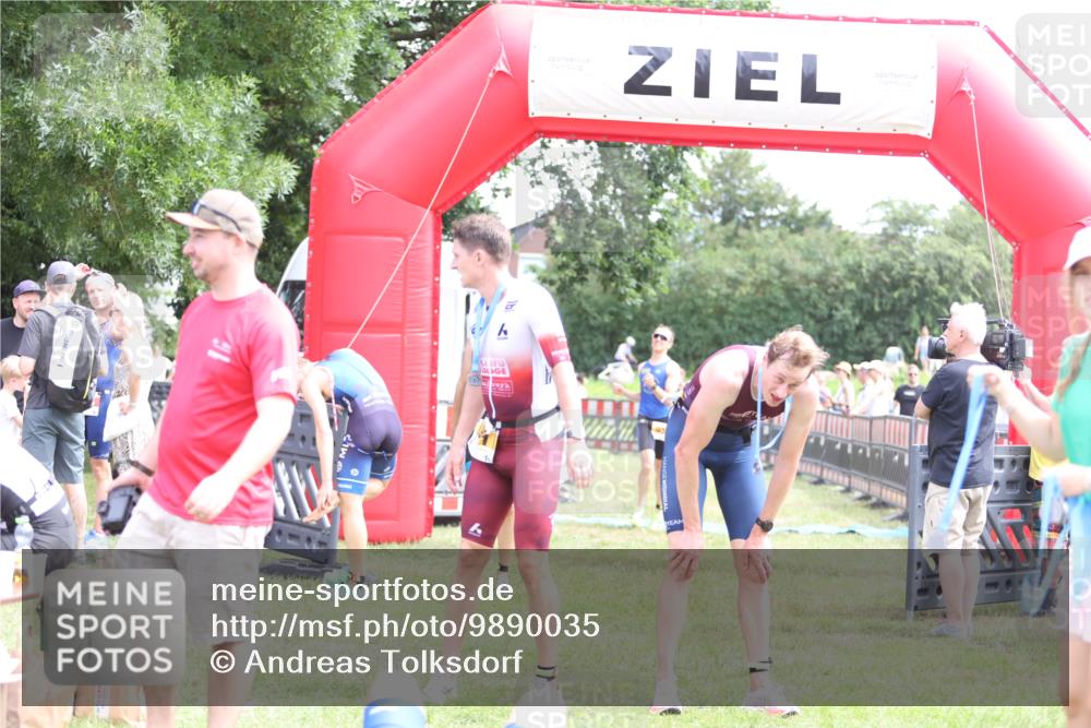 21.06.2026 - 29. Vierlanden-Triathlon Andreas Tolksdorf http://msf.ph/oto/9890035 21.06.2026 12:52:23 Ziel 917, 950, 951, 917, 950, 951 meine-sportfotos.de