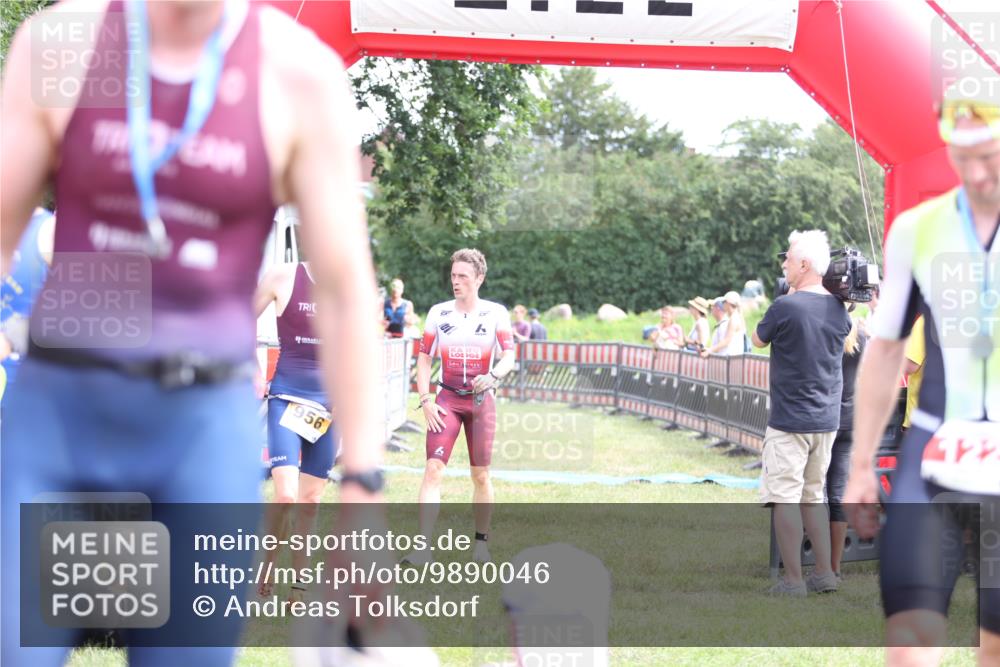 21.06.2026 - 29. Vierlanden-Triathlon Andreas Tolksdorf http://msf.ph/oto/9890046 21.06.2026 12:52:46 Ziel 56, 977, 56, 977 meine-sportfotos.de