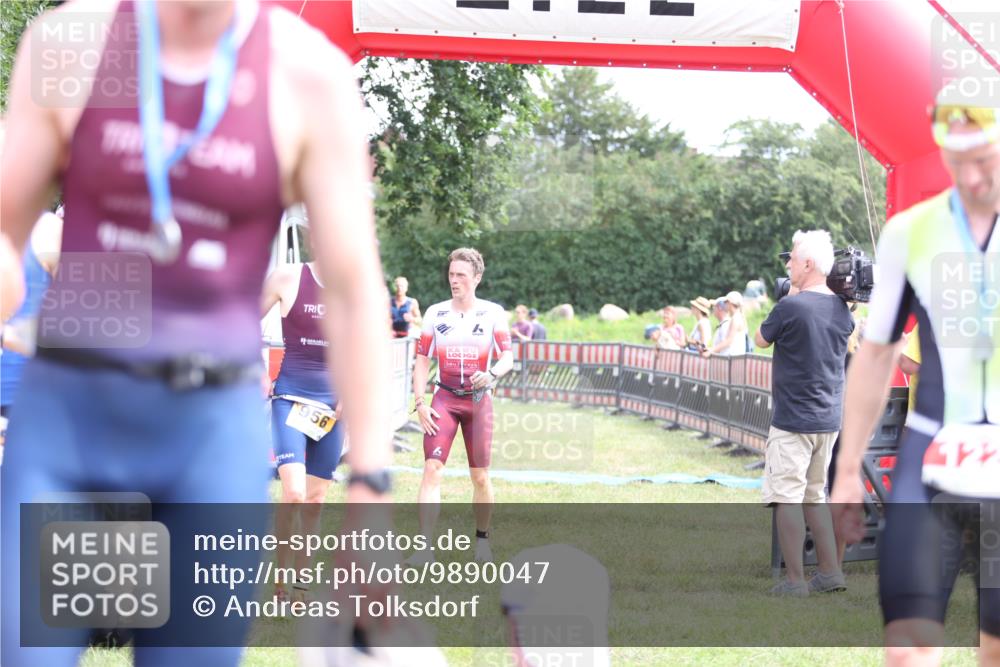 21.06.2026 - 29. Vierlanden-Triathlon Andreas Tolksdorf http://msf.ph/oto/9890047 21.06.2026 12:52:46 Ziel 56, 977, 56, 977 meine-sportfotos.de