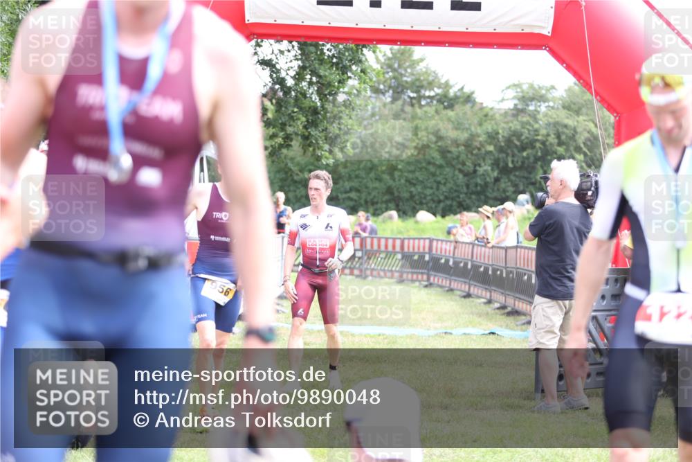 21.06.2026 - 29. Vierlanden-Triathlon Andreas Tolksdorf http://msf.ph/oto/9890048 21.06.2026 12:52:46 Ziel 56, 977, 56, 977 meine-sportfotos.de