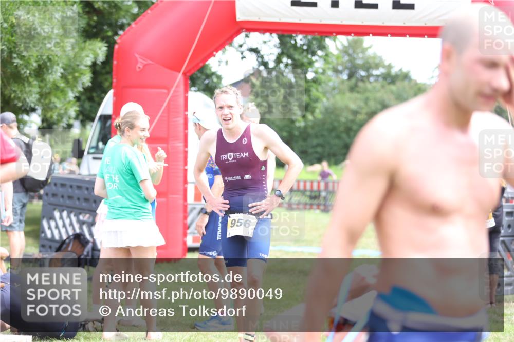 21.06.2026 - 29. Vierlanden-Triathlon Andreas Tolksdorf http://msf.ph/oto/9890049 21.06.2026 12:52:56 Ziel  meine-sportfotos.de